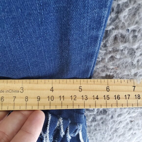 Cato Jeans Womens Size 6 Blue Mid-Rise Distressed Fringe Hem Stretch Cropped - Picture 8 of 12